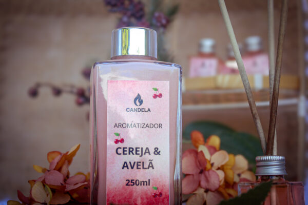 Difusor de aromas Cereja & Avelã 250 ML – Aromatizador de Ambientes com Fragrância Doce e Sofisticada - Image 3